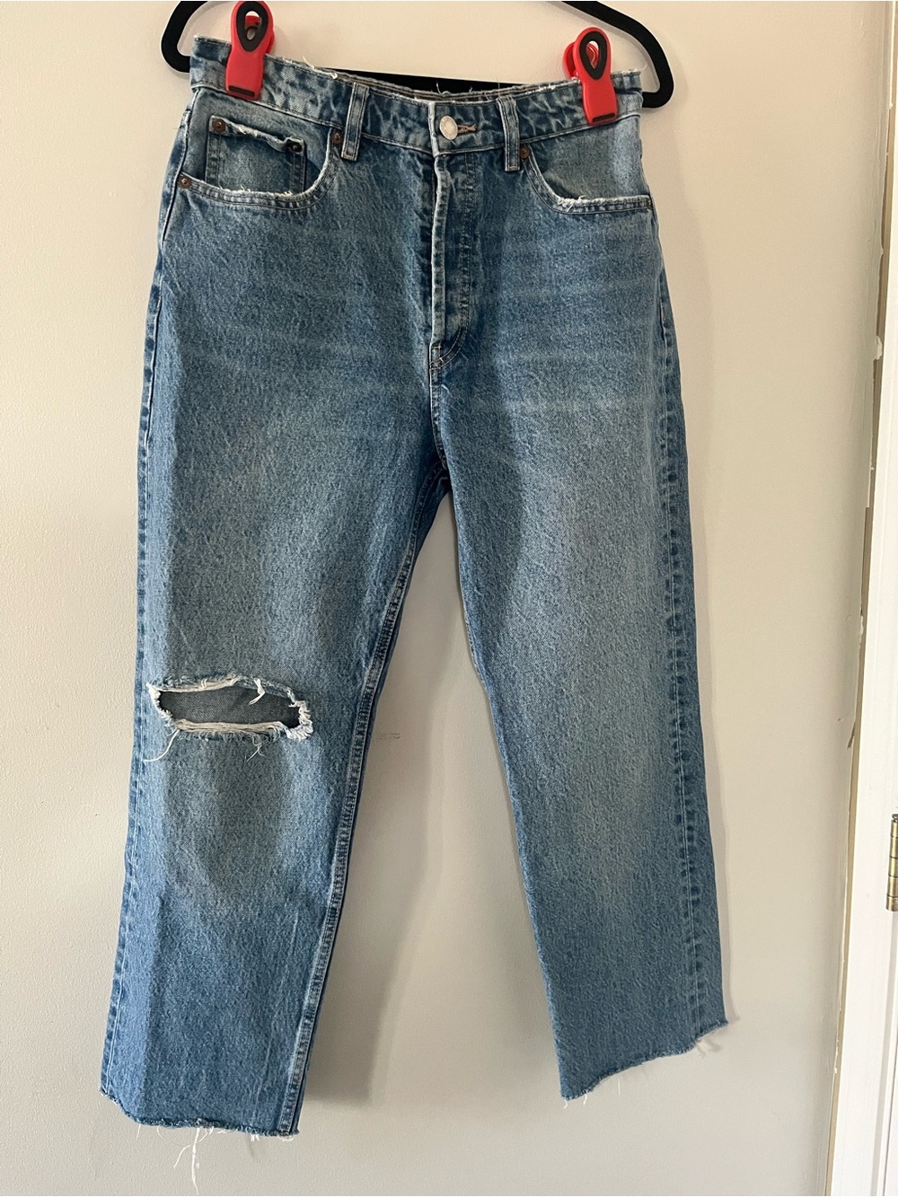 Zara High Rise Relaxed Mom Jeans 8 Button Fly Distressed Casual Model Off Duty